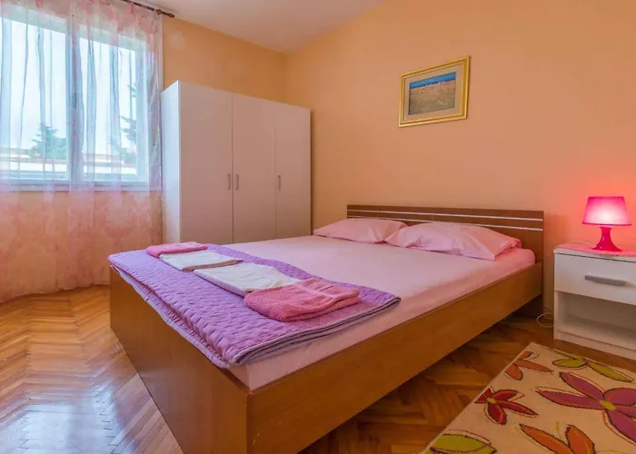 Apartment In 5611